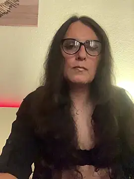 Snapshot of Chic_desire chatting on 3, 8, 2026 Chic desire online show from 3, 8, 2026