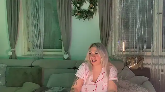 Snapshot of Monageil chatting on 19, 1, 2025 Monageil online show from 19, 1, 2025