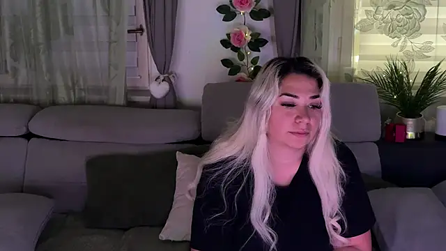 Snapshot of Monageil chatting on 1, 10, 2025 Monageil online show from 1, 10, 2025