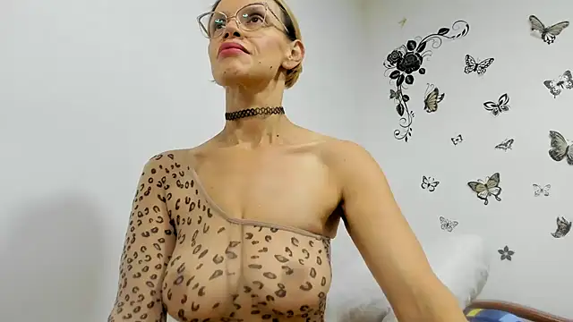 jennifersmit1 online show from 10, 7, 2026
