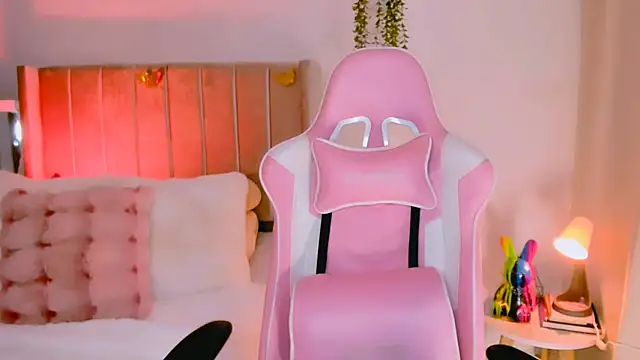 Snapshot of dulce_doll1 chatting on 26, 11, 2025 dulce doll1 online show from 26, 11, 2025