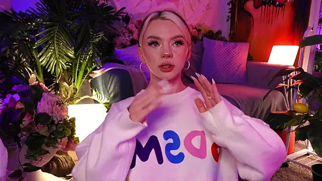 Snapshot of KristaBrooks chatting on 6, 1, 2025 KristaBrooks online show from 6, 1, 2025