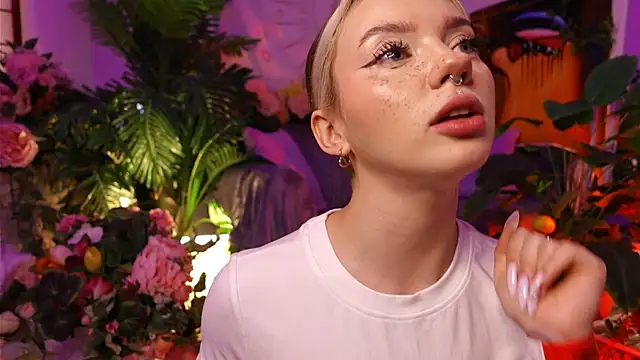 Snapshot of KristaBrooks chatting on 1, 2, 2025 KristaBrooks online show from 1, 2, 2025