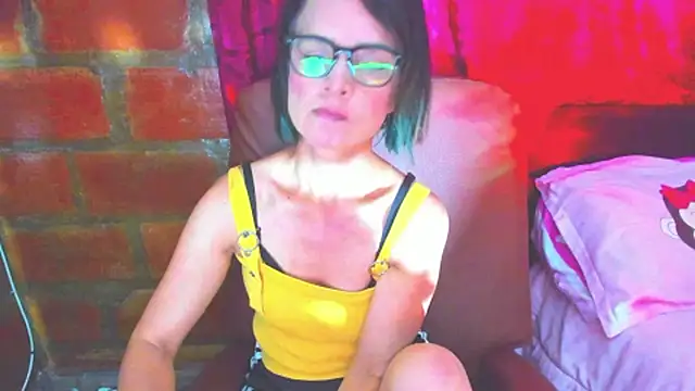 BrianaGarner online show from 27, 6, 2026