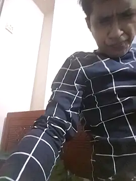 Snapshot of iamkahn_44 chatting on 17, 12, 2025 iamkahn 44 online show from 17, 12, 2025