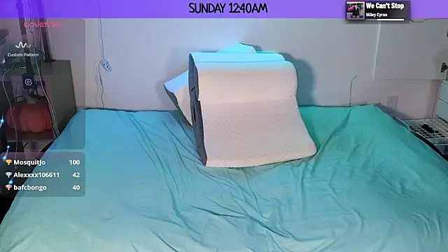 Snapshot of MilaValentina chatting on 5, 1, 2025 MilaValentina online show from 5, 1, 2025