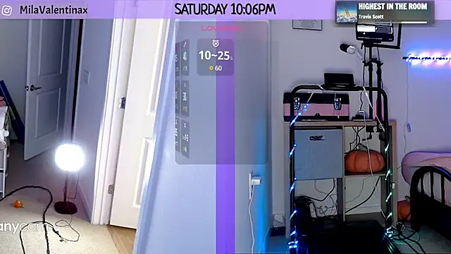 Snapshot of MilaValentina chatting on 12, 1, 2025 MilaValentina online show from 12, 1, 2025