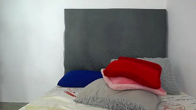 LoraineBigCockTs online show from 5, 3, 2025