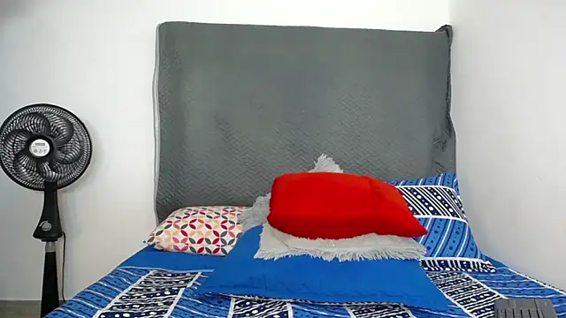 LoraineBigCockTs online show from 18, 3, 2025