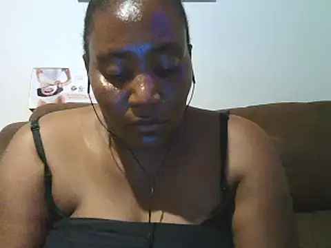 Snapshot of ebonytitts4u chatting on 21, 1, 2025 ebonytitts4u online show from 21, 1, 2025