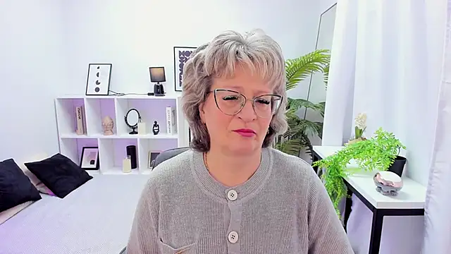 Snapshot of EvelynJoyful chatting on 21, 11, 2025 EvelynJoyful online show from 21, 11, 2025