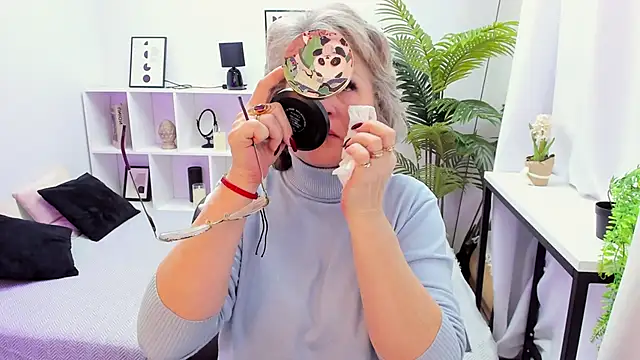 Snapshot of EvelynJoyful chatting on 1, 12, 2025 EvelynJoyful online show from 1, 12, 2025