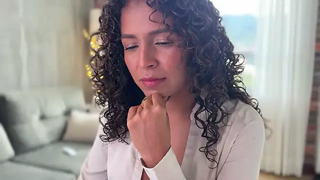 illaroom online show from 13, 12, 2024