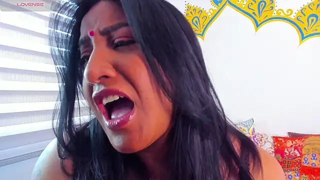 LadyNahir online show from 5, 8, 2026