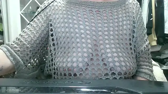 Snapshot of heidi60 chatting on 1, 11, 2025 heidi60 online show from 1, 11, 2025