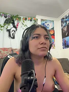 Snapshot of VaioletUwU chatting on 13, 3, 2026 VaioletUwU online show from 13, 3, 2026