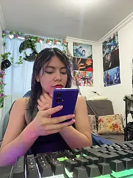 Snapshot of VaioletUwU chatting on 23, 3, 2026 VaioletUwU online show from 23, 3, 2026