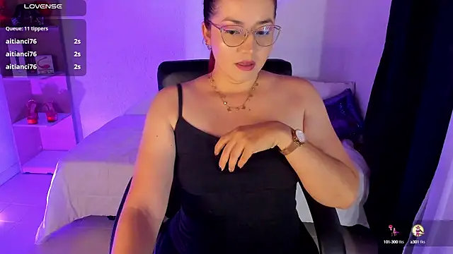 Snapshot of anastasia_bee chatting on 5, 12, 2024 anastasia bee online show from 5, 12, 2024