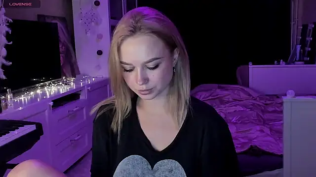 MaryDreaminess online show from 6, 3, 2025