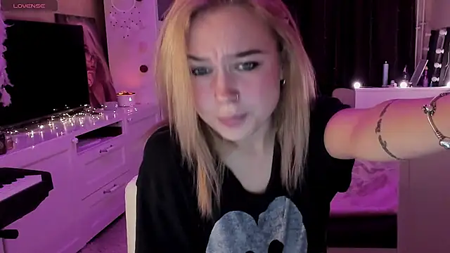 MaryDreaminess online show from 22, 3, 2025