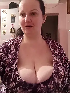 BustyLadyAlma online show from 4, 2, 2026