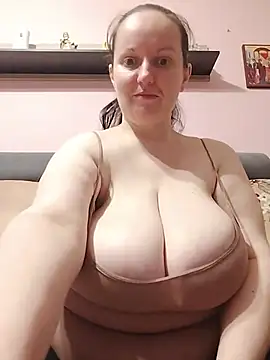 BustyLadyAlma online show from 17, 7, 2026