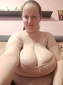 BustyLadyAlma online show from 23, 7, 2026