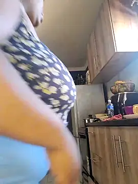 SWEETDOLLY29XX online show from 10, 10, 2025