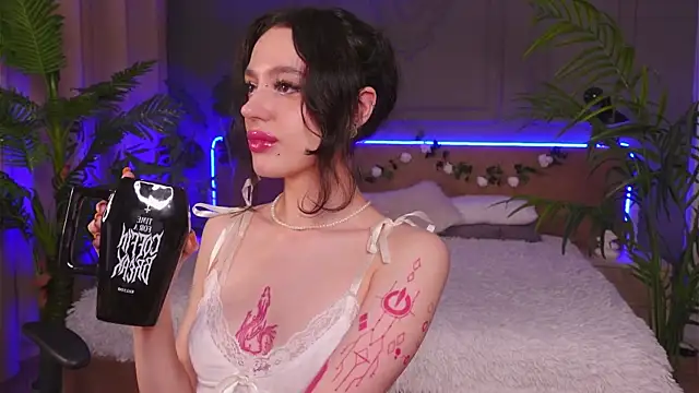 Devilinee online show from 1, 2, 2025