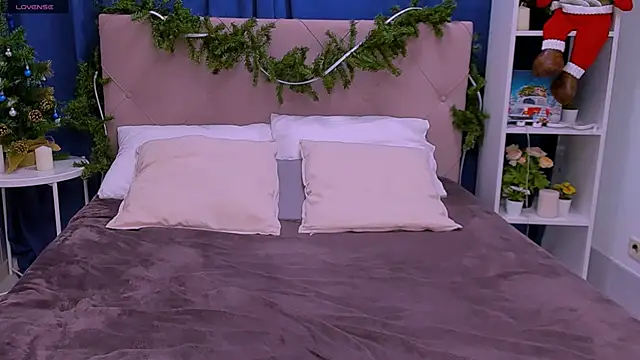 Snapshot of Janie_JJ_Curvie chatting on 22, 12, 2025 Janie JJ Curvie online show from 22, 12, 2025