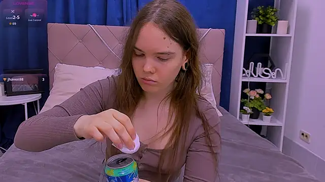 Snapshot of Janie_JJ_Curvie chatting on 1, 2, 2026 Janie JJ Curvie online show from 1, 2, 2026