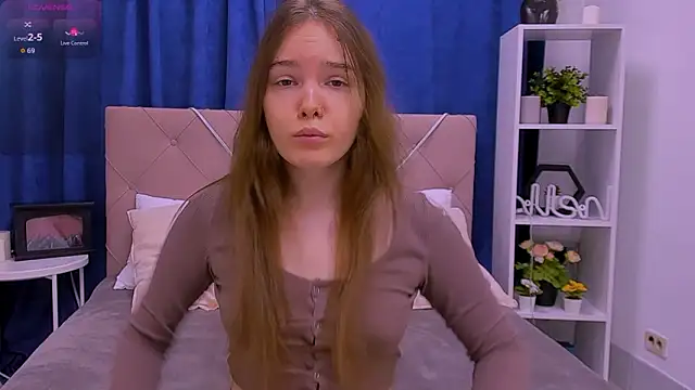 Snapshot of Janie_JJ_Curvie chatting on 4, 2, 2026 Janie JJ Curvie online show from 4, 2, 2026