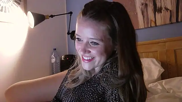 Snapshot of Neonstar chatting on 21, 3, 2025 Neonstar online show from 21, 3, 2025