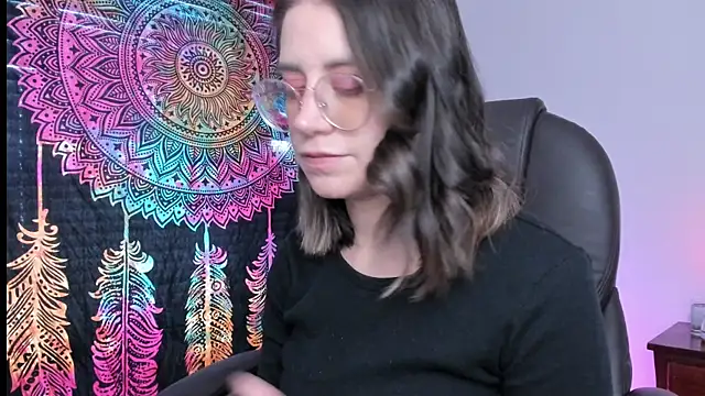 HazelKush online show from 16, 12, 2024