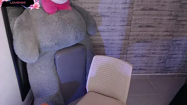 TinnaCobb online show from 10, 1, 2026