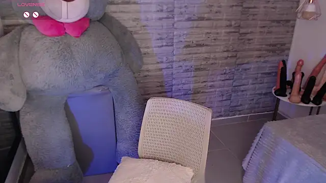 TinnaCobb online show from 15, 3, 2026