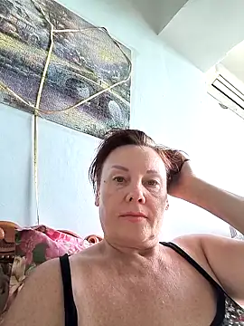  lady red  online show from 11, 9, 2025