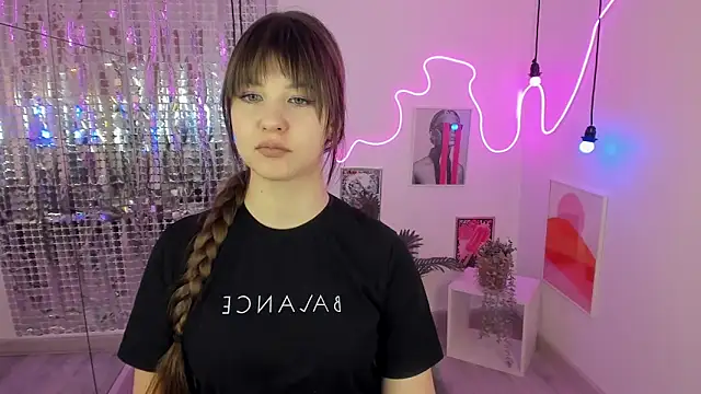 ElizaMild online show from 2, 3, 2025