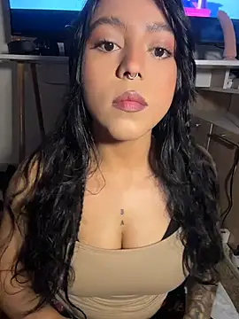 Naiara sex online show from 23, 7, 2026