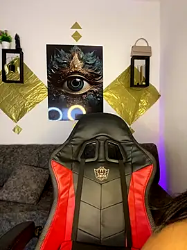 Shantal Lovee online show from 4, 12, 2025