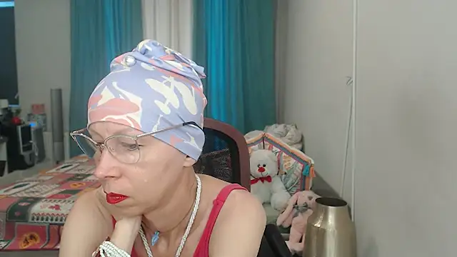 LuxuryNika online show from 4, 8, 2026