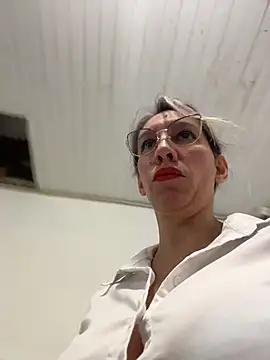 Gatitacarlita online show from 11, 6, 2026