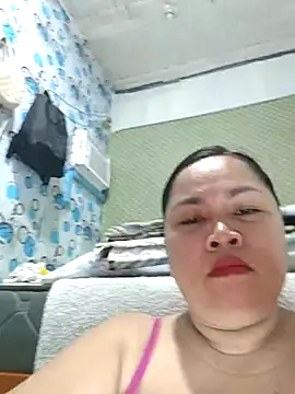 XXLorie 02 online show from 25, 6, 2026