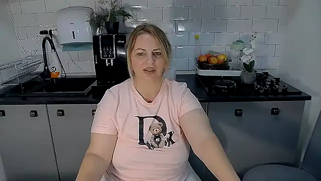 erikaerika online show from 8, 10, 2025