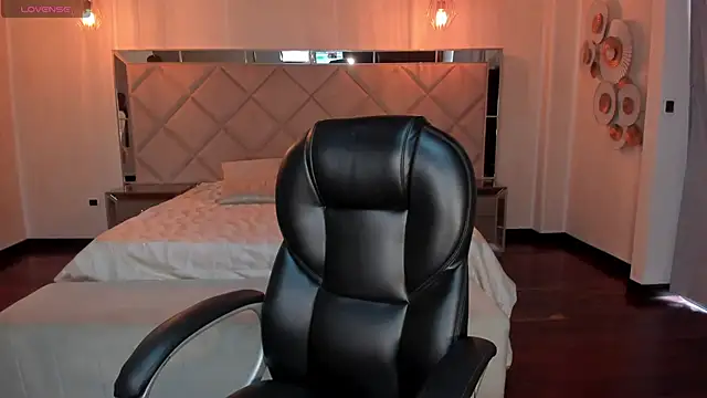 AmyDavis  online show from 2, 1, 2025