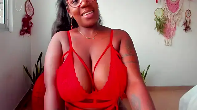 Adrilovechocolate online show from 6, 12, 2024