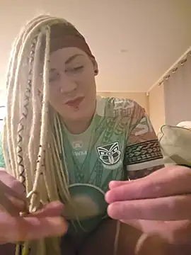 PinkTheHawk online show from 18, 7, 2026