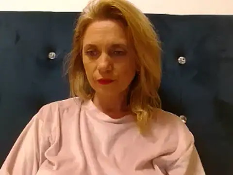 Snapshot of MysticCreature chatting on 8, 4, 2026 MysticCreature online show from 8, 4, 2026