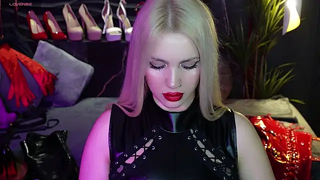 Snapshot of MistressDarsy chatting on 27, 12, 2024 MistressDarsy online show from 27, 12, 2024