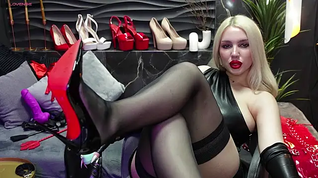 Snapshot of MistressDarsy chatting on 28, 2, 2025 MistressDarsy online show from 28, 2, 2025